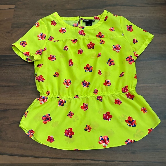 attention Tops - Floral blouse